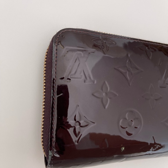 Pre owned Louis Vuitton Zippy wallet (color is Amaranth) - Picture 4 of 5